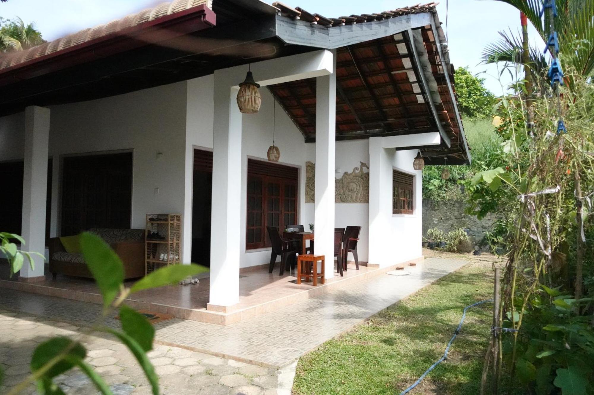 Coco Mango Hostel Dickwella Exterior photo