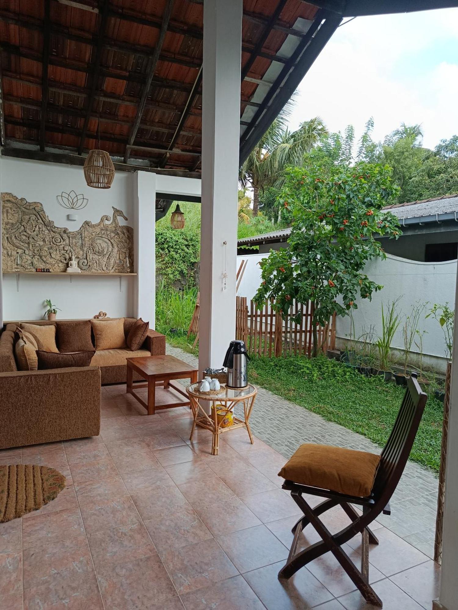 Coco Mango Hostel Dickwella Exterior photo